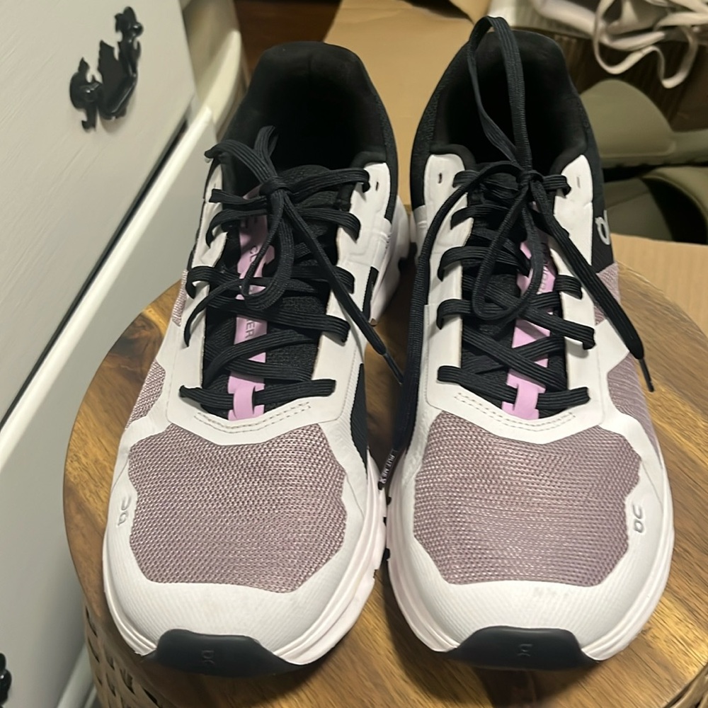 GUC ON CLOUD-CLOUD RUNNER Shoes